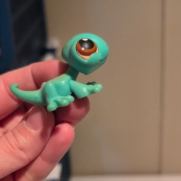 Green and Blue Reptile Figurine Set - Picture 6 of 13